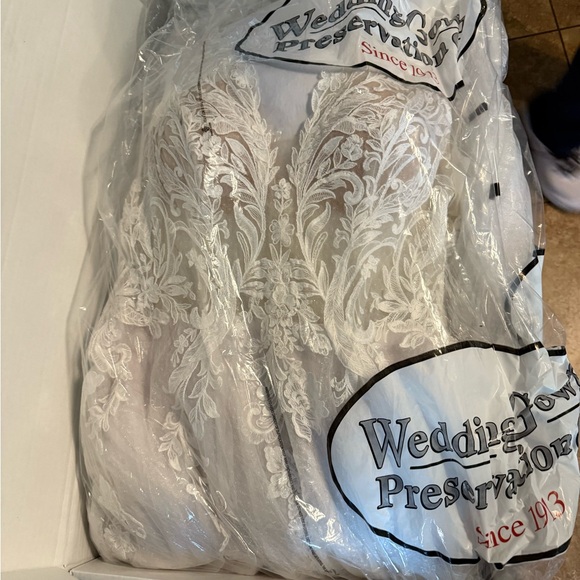 Maggie Sottero Rory Wedding Dress NWOT - Picture 4 of 5